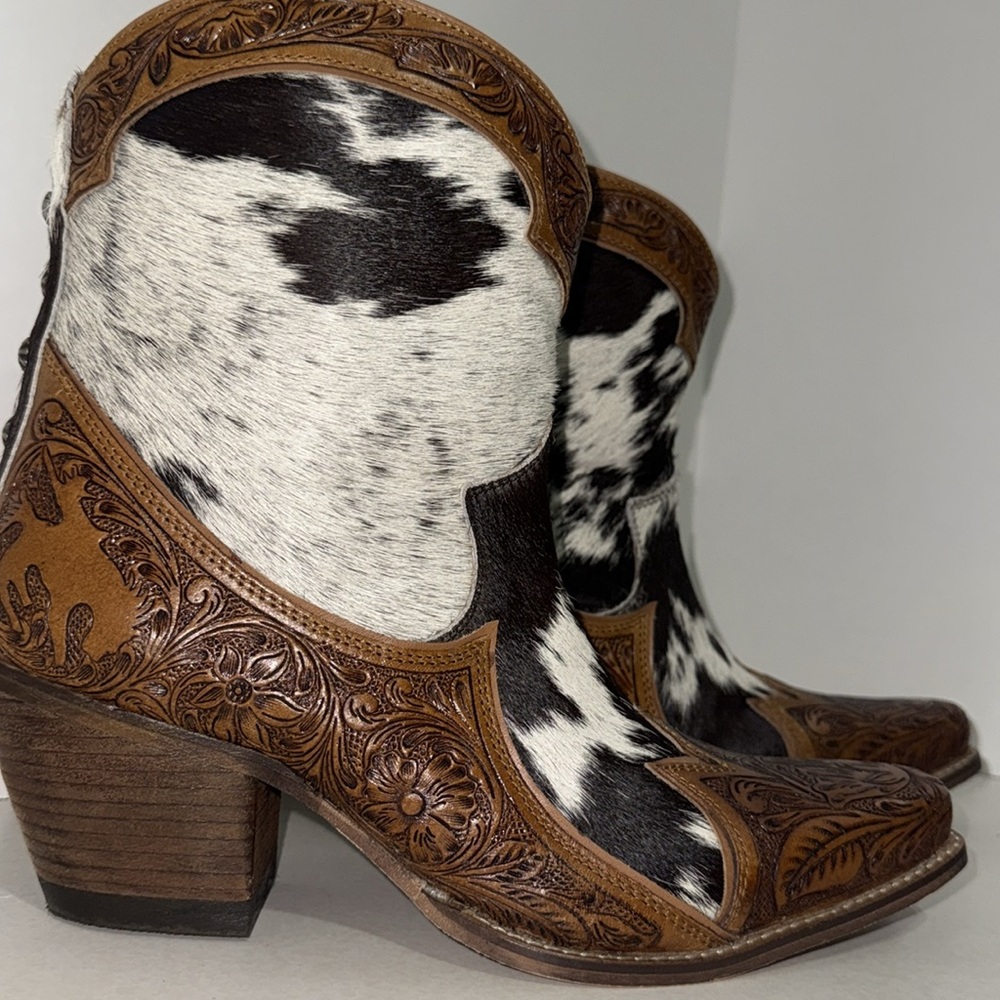 Myra Sandy Mae Hair-On Hide & Hand-Tooled
Leather Ankle Cowboy Boots Size 10 - Picture 8 of 12